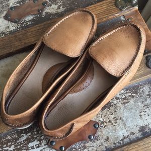 Frye woman’s Brown tan slip on loafers